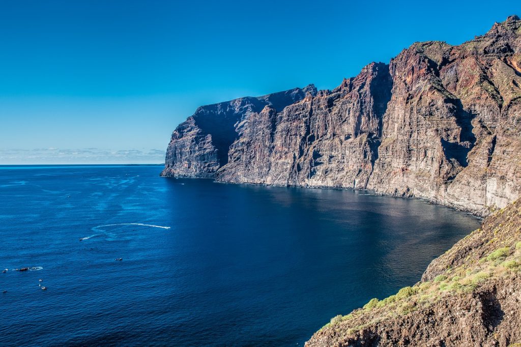 Los Gigantes Cliffs